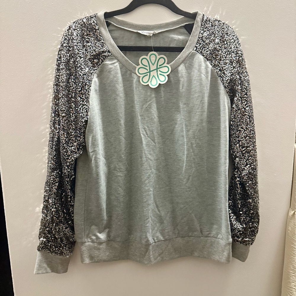 FINAL PRICE - NWT sequin boutique blouse🍄